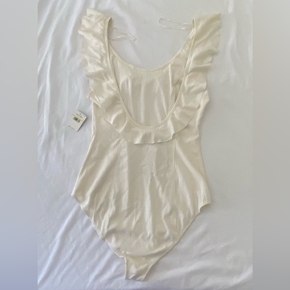 Free people Intimately Uh Huh Ruffle Ivory Bodysuit- Medium// NWT - Picture 3 of 6
